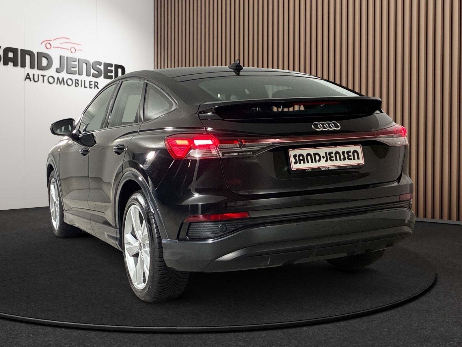 Gul Audi Q4 e-tron fra 2024