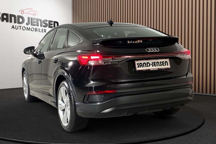 Gul Audi Q4 e-tron fra 2024