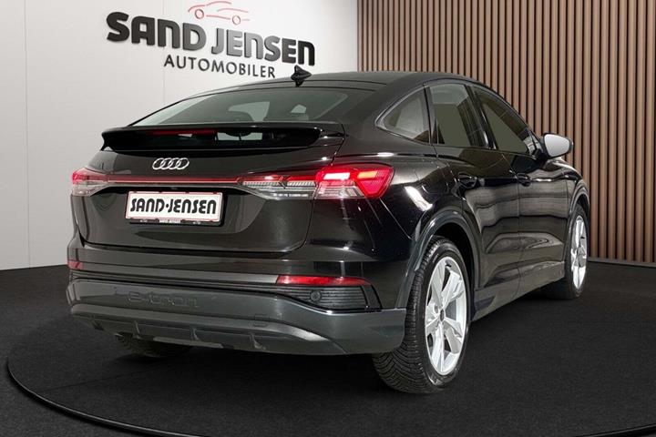 Gul Audi Q4 e-tron fra 2024