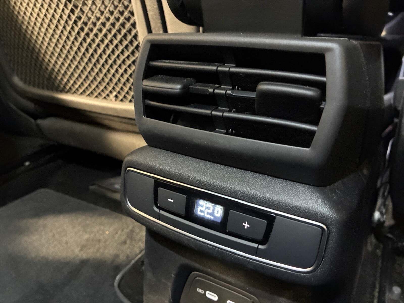 Gul Audi Q4 e-tron fra 2024