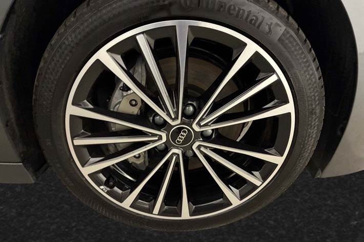 Grå Audi A6 e-tron fra 2025