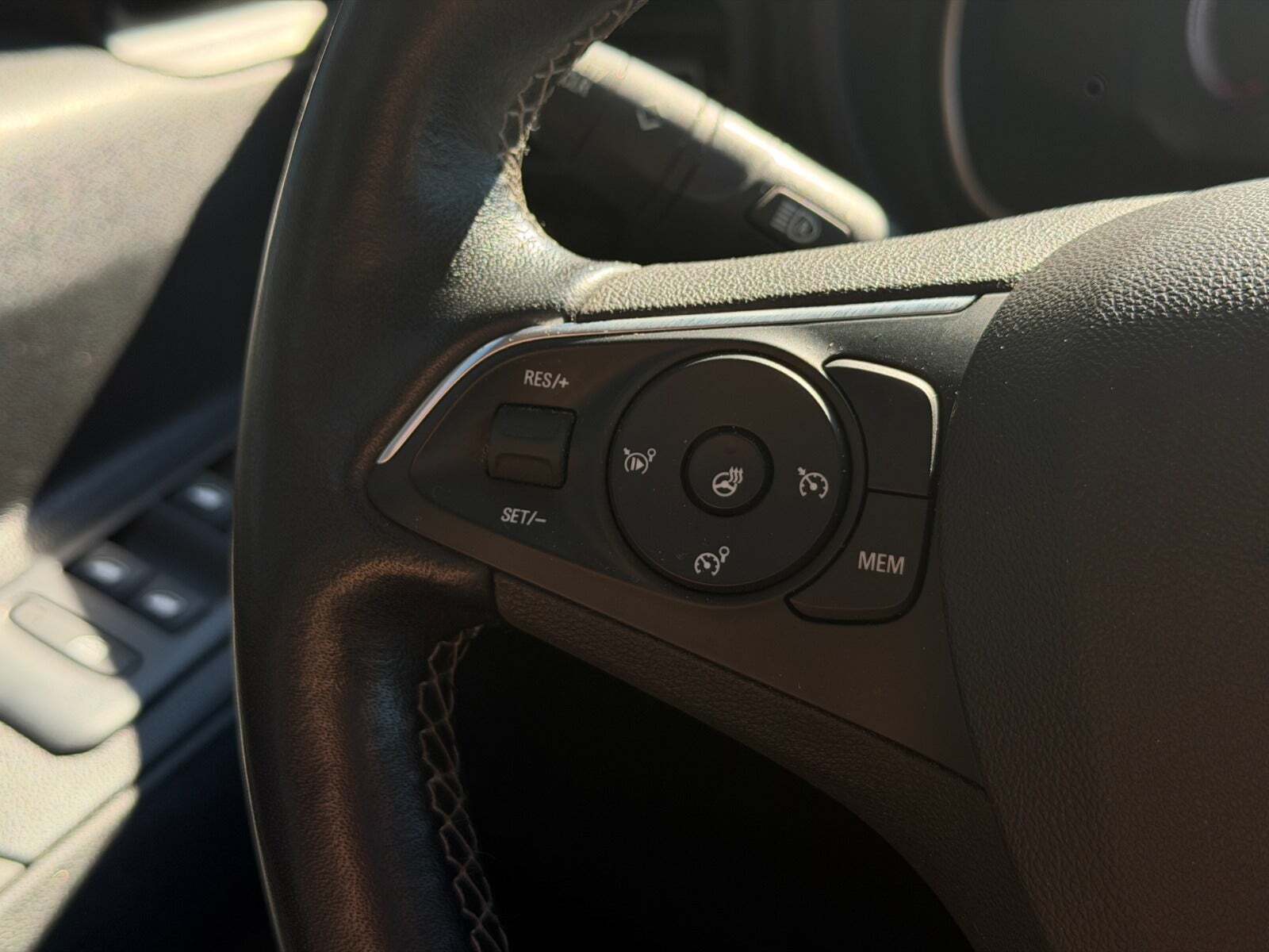 Hvid Opel Combo-e Life fra 2022