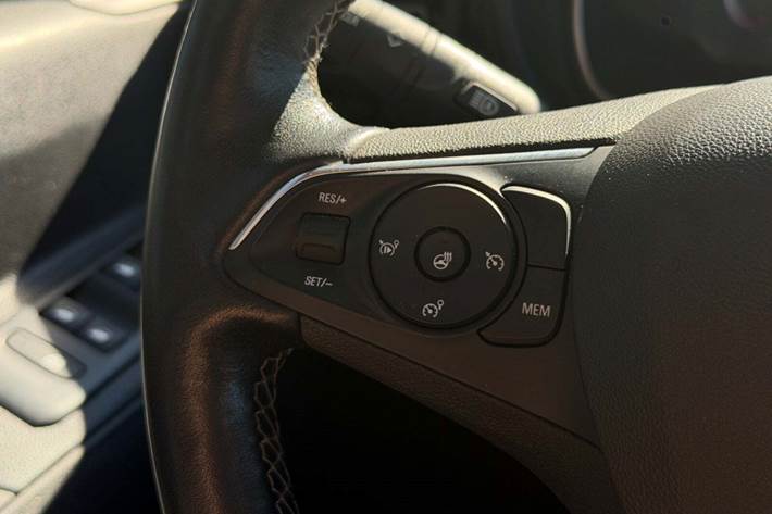 Hvid Opel Combo-e Life fra 2022