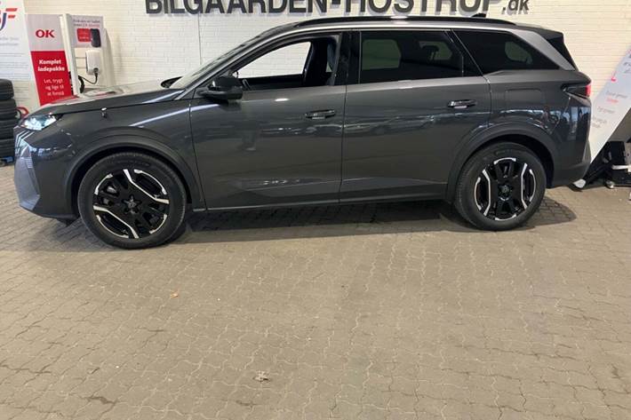 Grå Peugeot e-5008 fra 2025