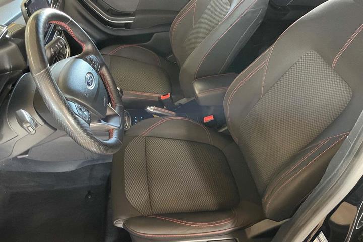 Sort Ford Puma fra 2021