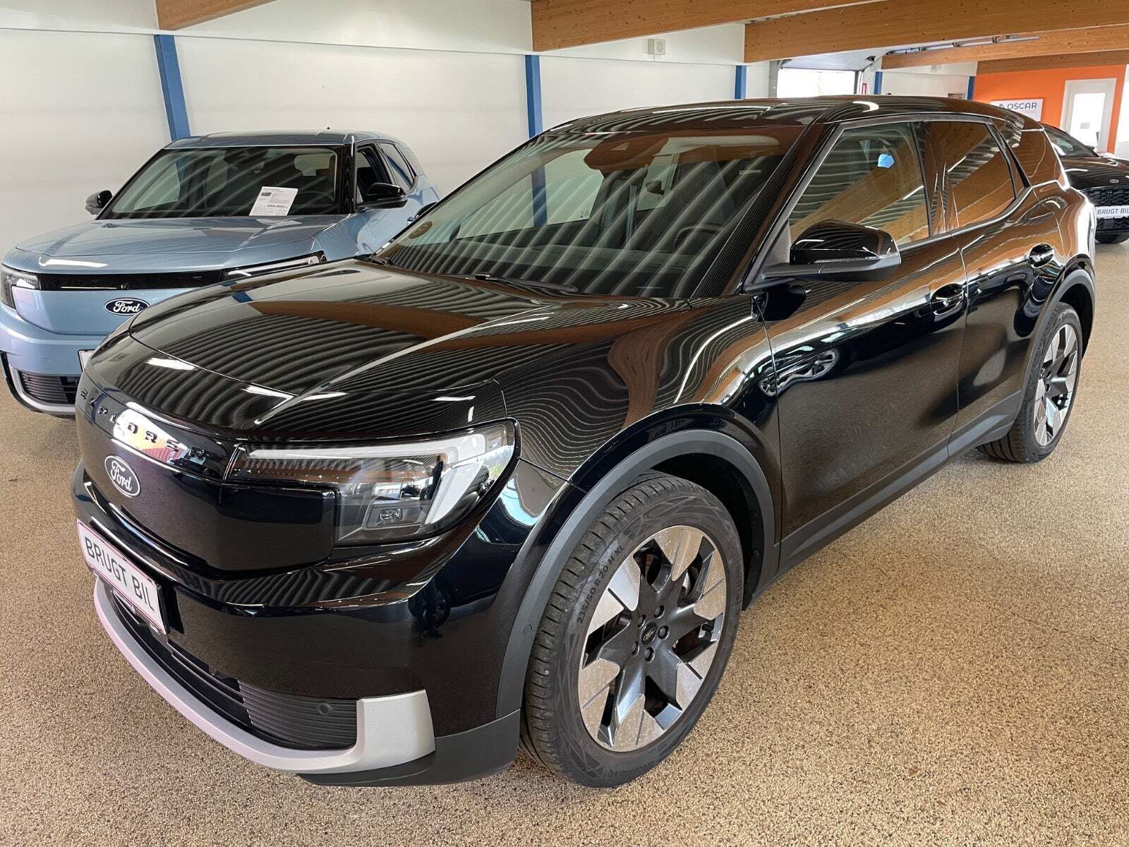 Ford Explorer 77 Premium Extended Range