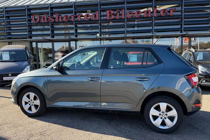Grå Skoda Fabia fra 2020