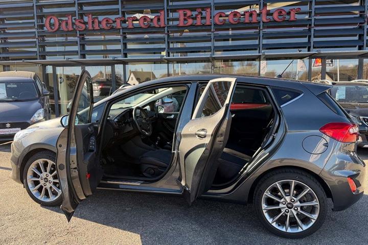 Grå Ford Fiesta fra 2018