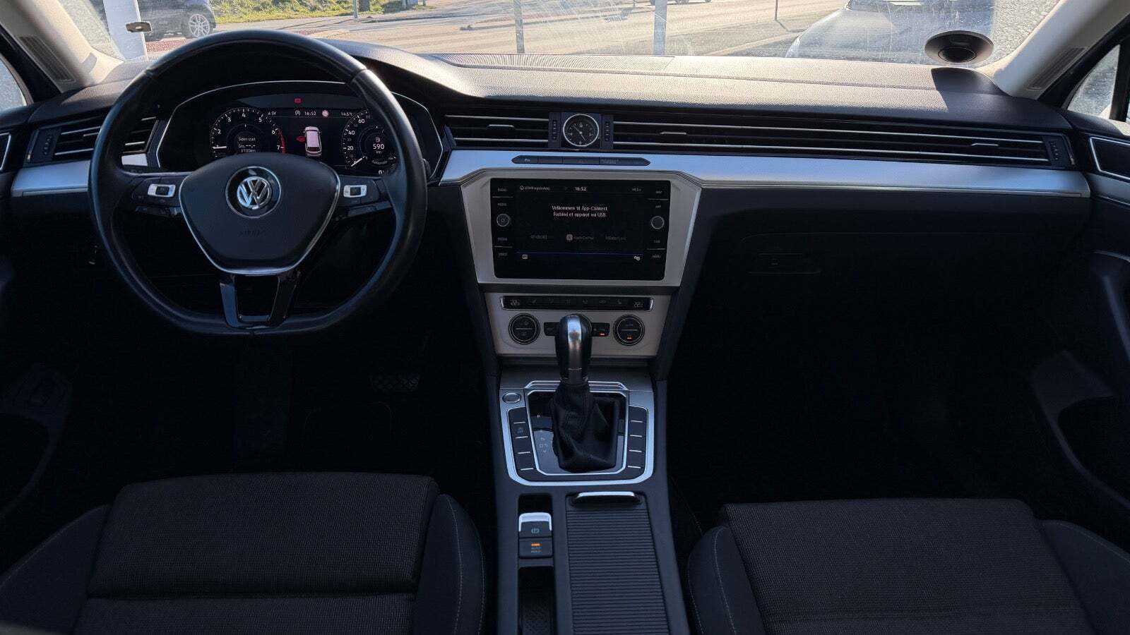 Sølv VW Passat fra 2019