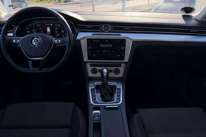 Sølv VW Passat fra 2019