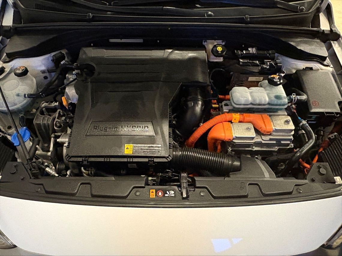 Hvid Hyundai Ioniq fra 2020