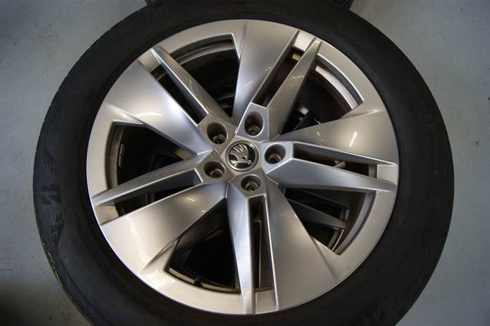 Blå Skoda Enyaq fra 2023