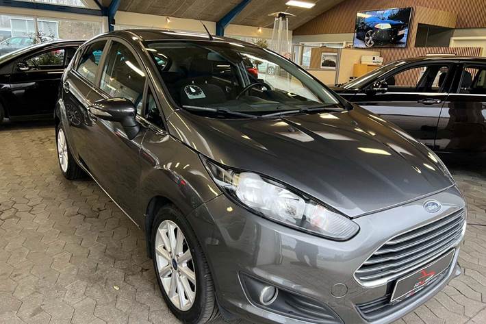 Grå Ford Fiesta fra 2016