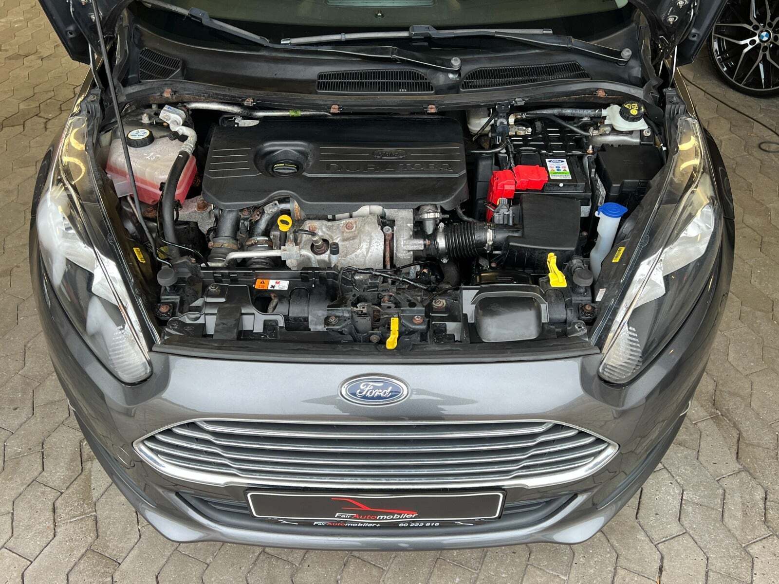 Grå Ford Fiesta fra 2016