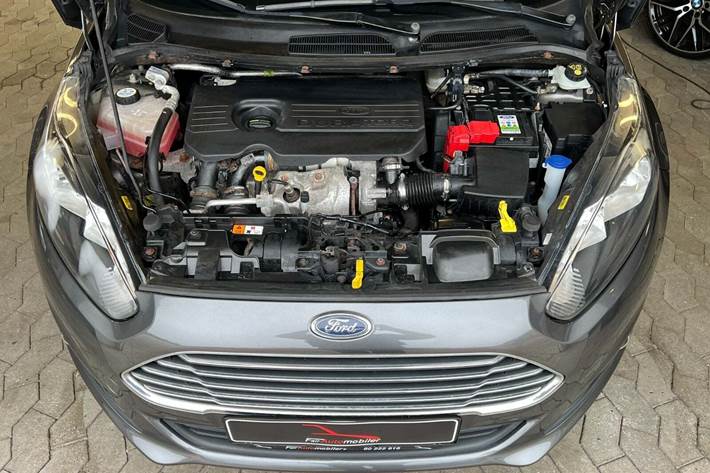 Grå Ford Fiesta fra 2016