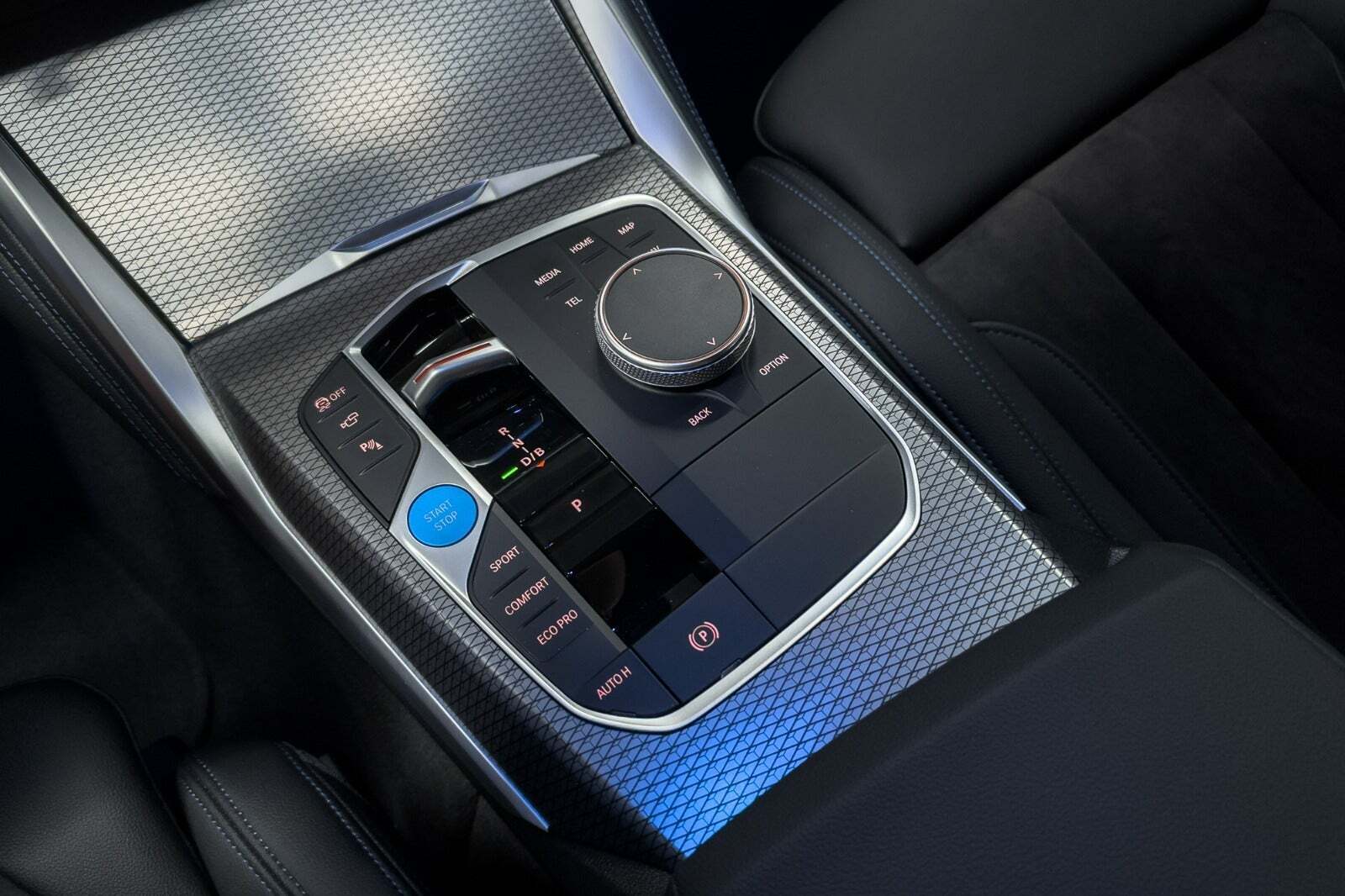 Grå BMW i4 fra 2023