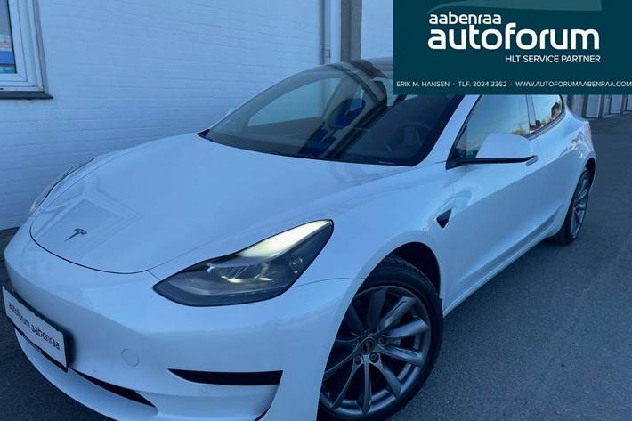 Hvid Tesla Model 3 fra 2021