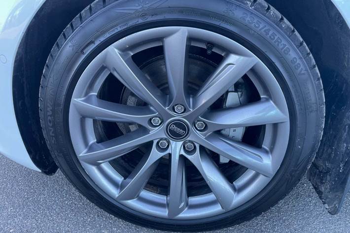 Hvid Tesla Model 3 fra 2021