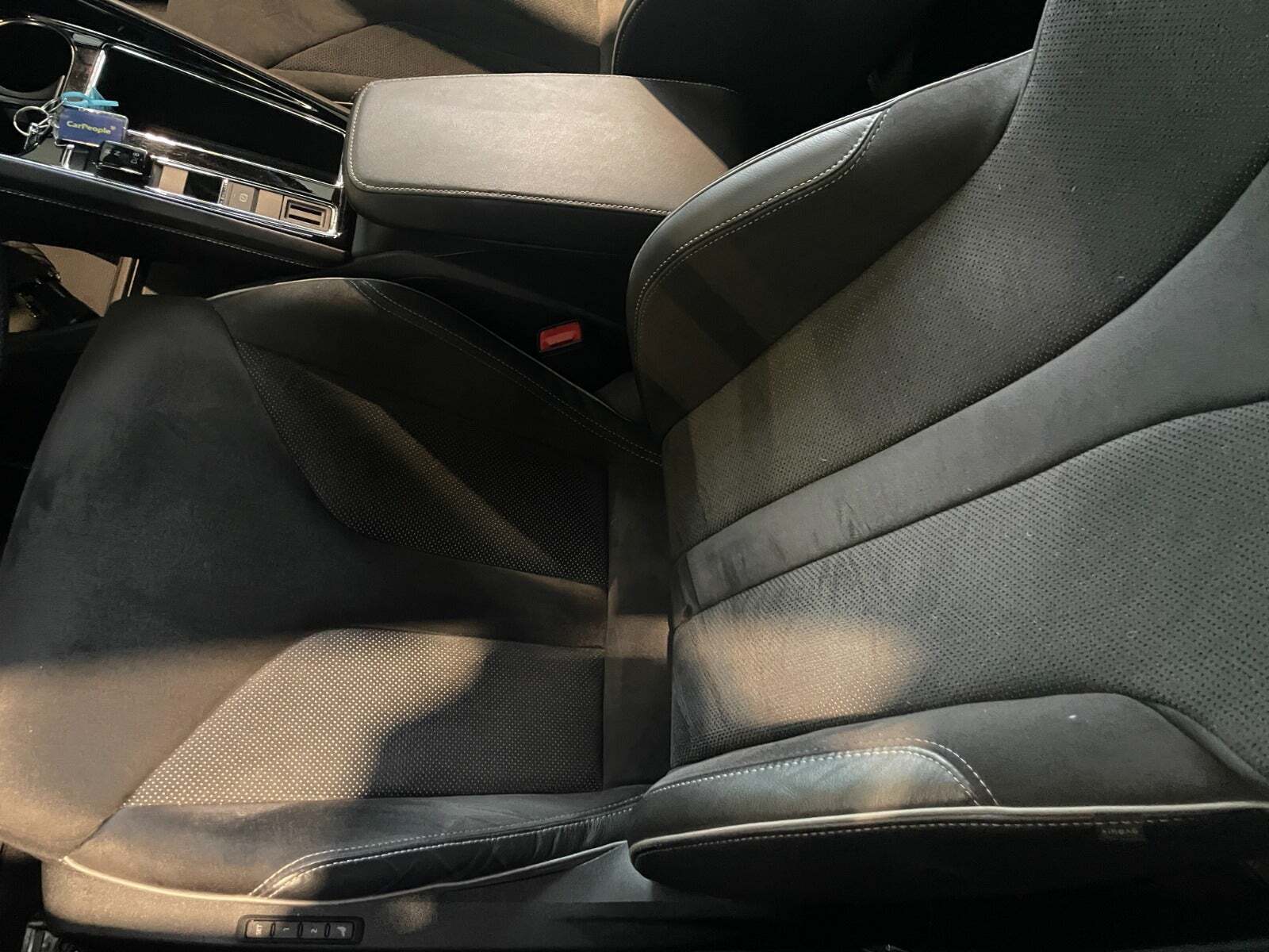 Grå Skoda Enyaq fra 2021