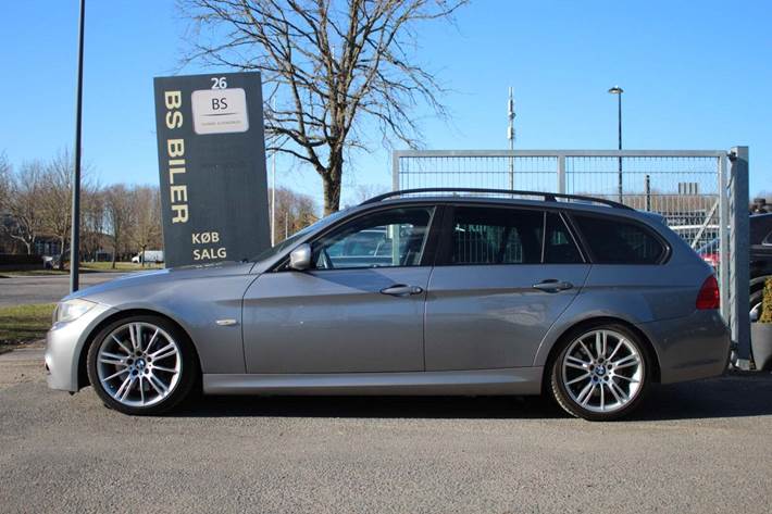 Grå BMW 335i fra 2009