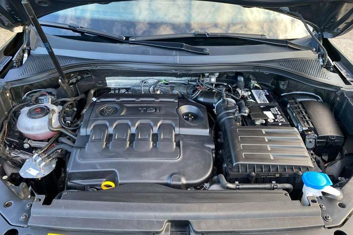 Grå VW Tiguan fra 2019