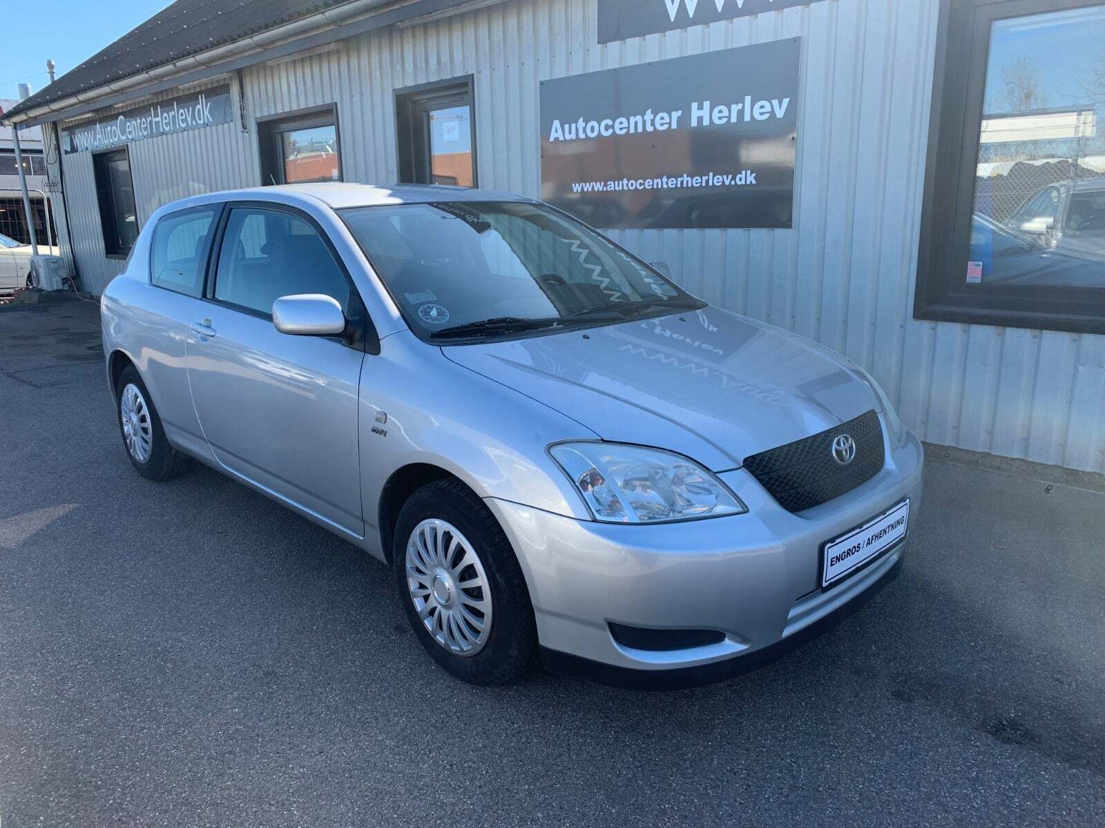 Sølv Toyota Corolla fra 2002