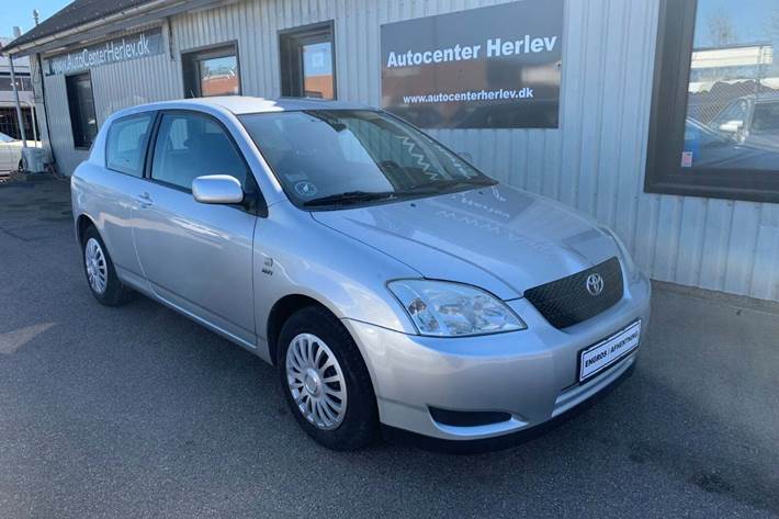 Sølv Toyota Corolla fra 2002