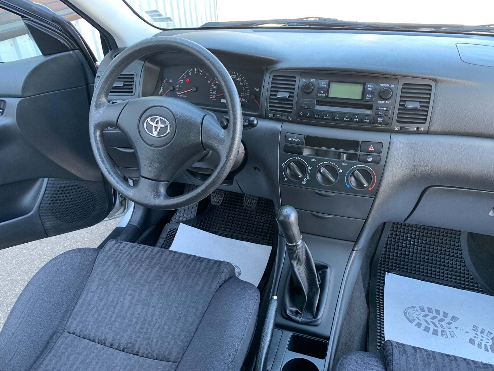 Sølv Toyota Corolla fra 2002