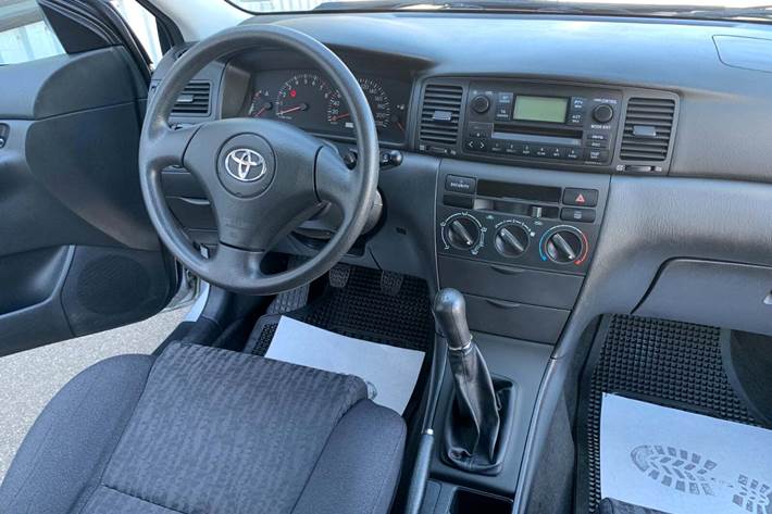 Sølv Toyota Corolla fra 2002