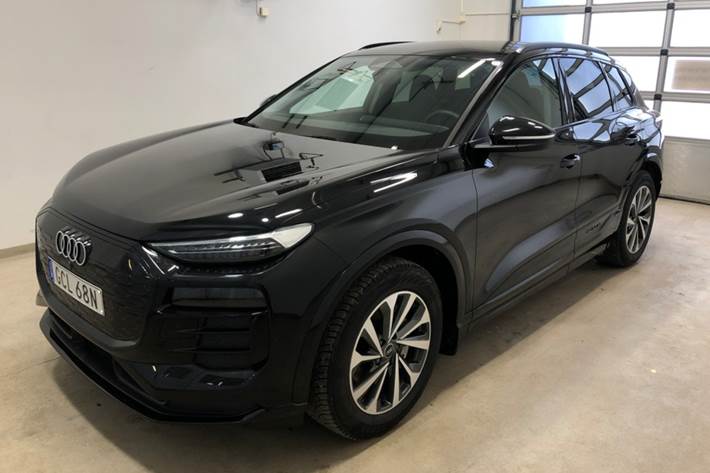 Sort Audi Q6 e-tron fra 2025