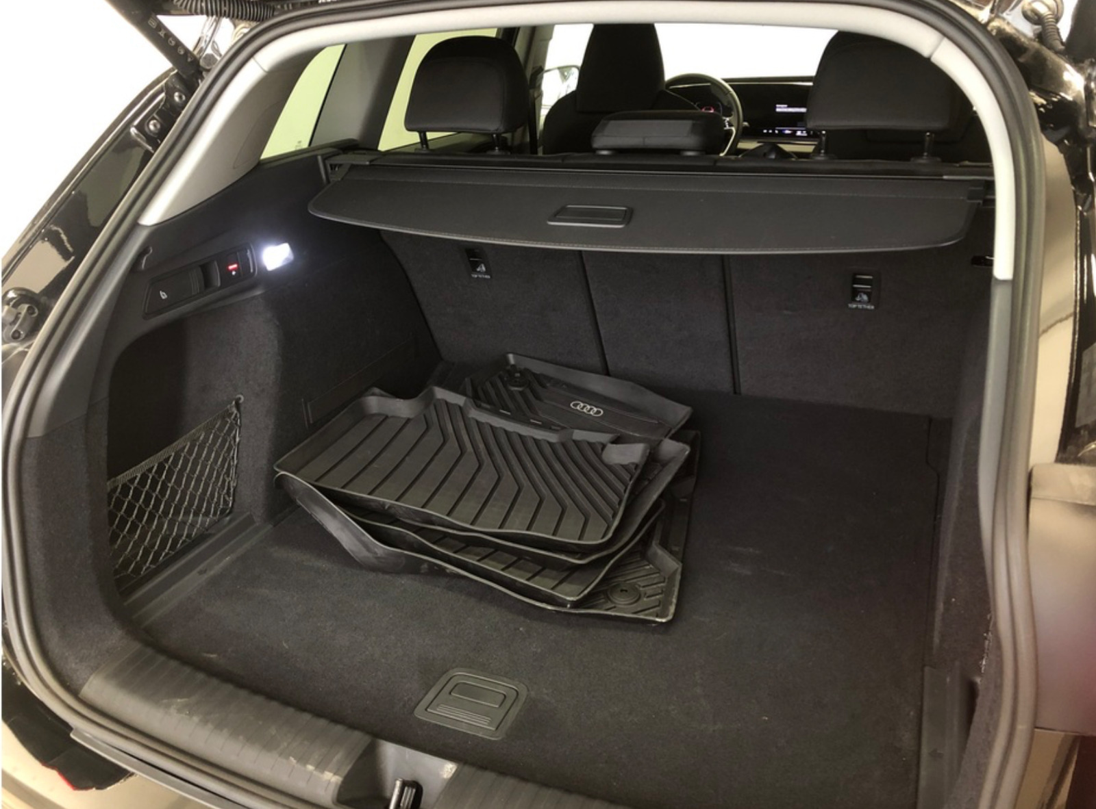 Sort Audi Q6 e-tron fra 2025