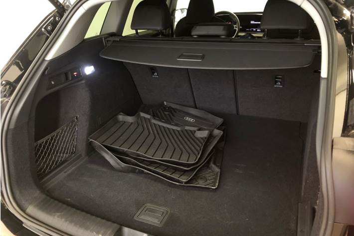 Sort Audi Q6 e-tron fra 2025