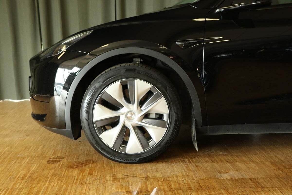 Tesla Model Y RWD