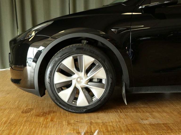 Tesla Model Y RWD