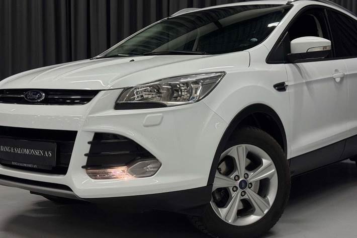 Hvid Ford Kuga fra 2015