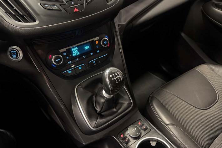 Hvid Ford Kuga fra 2015