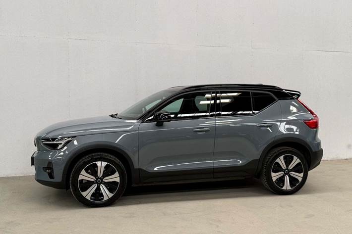 Grå Volvo XC40 fra 2023