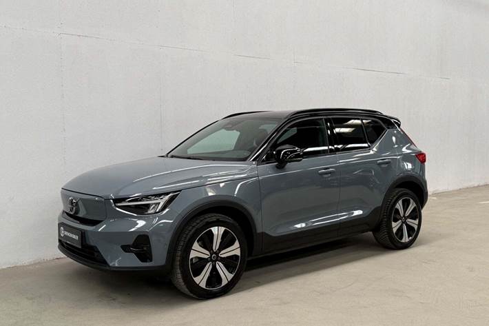 Grå Volvo XC40 fra 2023