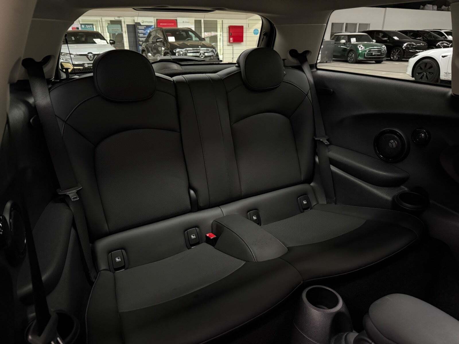 Sølv Mini Cooper SE fra 2022