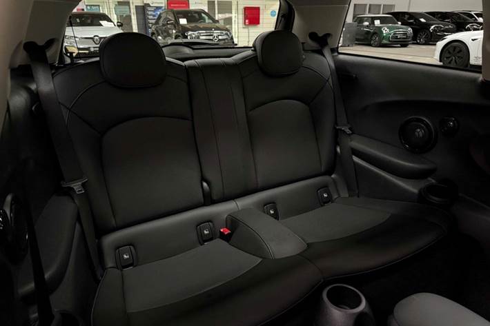 Sølv Mini Cooper SE fra 2022