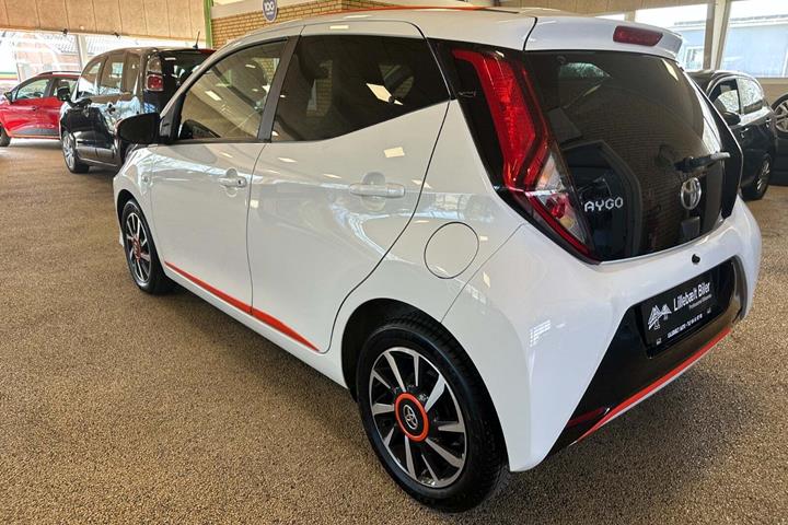 Hvid Toyota Aygo fra 2019