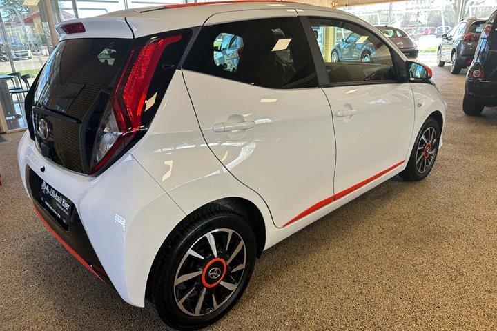 Hvid Toyota Aygo fra 2019