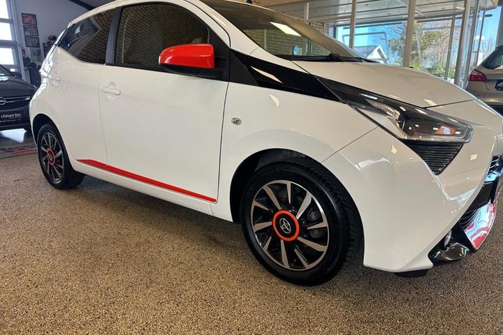Hvid Toyota Aygo fra 2019