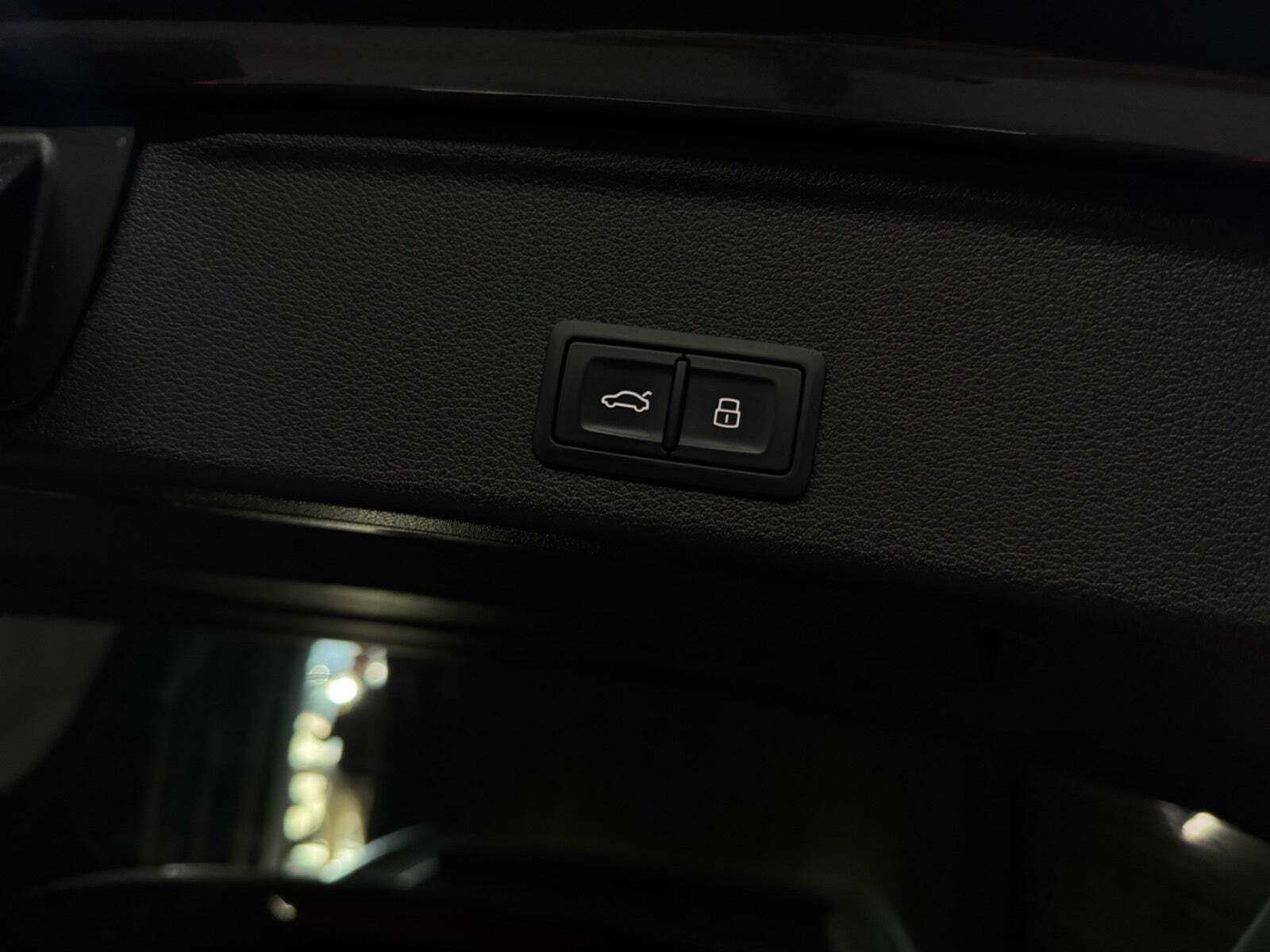 Grå Audi A4 fra 2016