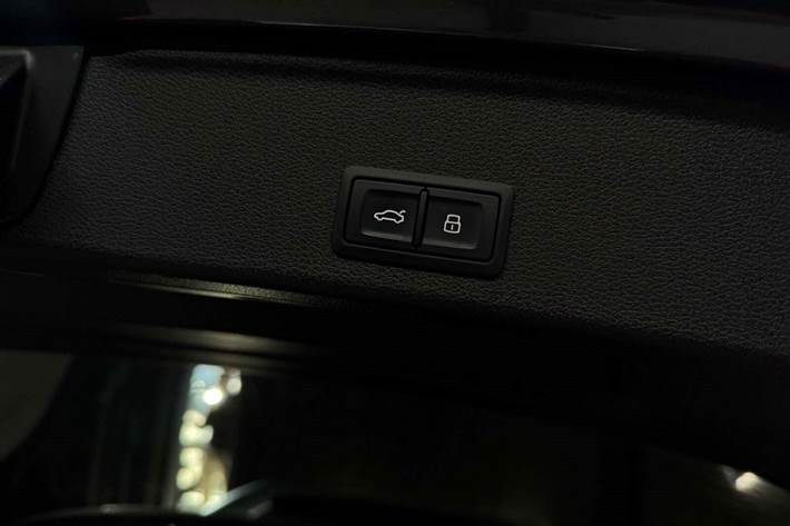 Grå Audi A4 fra 2016