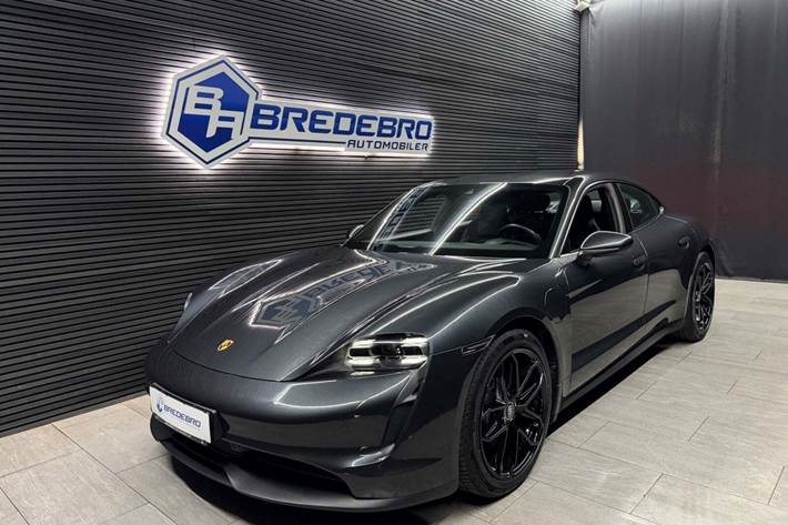 Grå Porsche Taycan fra 2022 set udefra