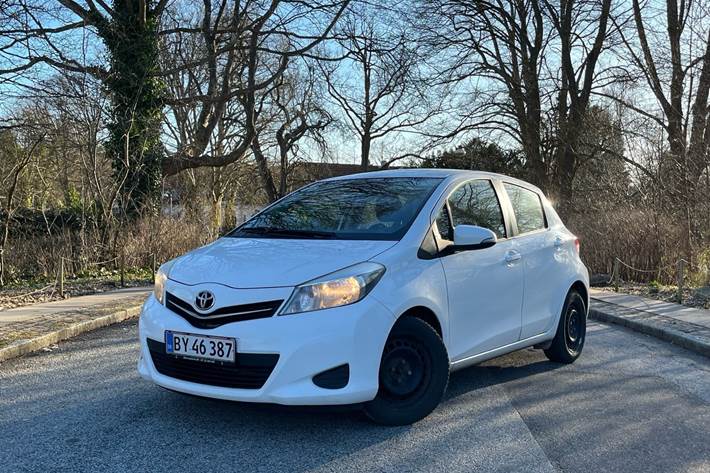 Hvid Toyota Yaris fra 2014