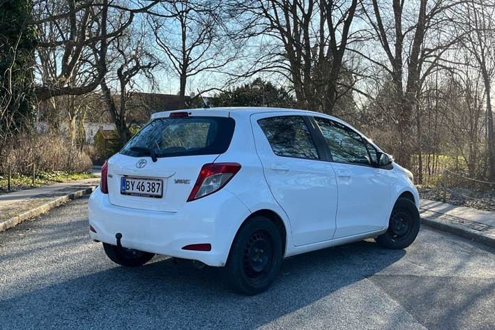 Hvid Toyota Yaris fra 2014