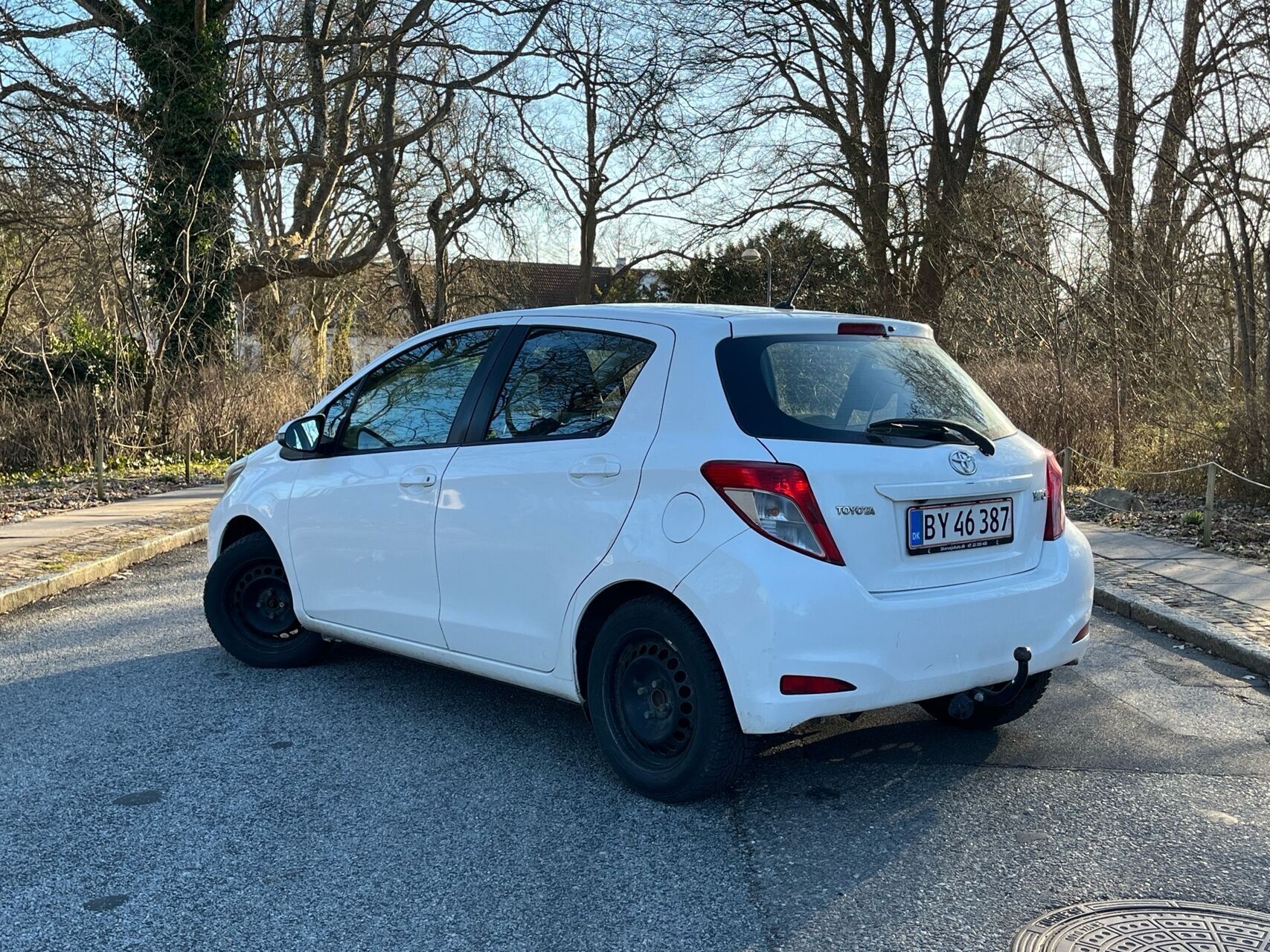 Hvid Toyota Yaris fra 2014