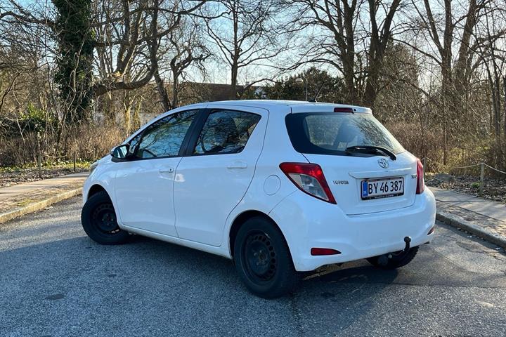 Hvid Toyota Yaris fra 2014